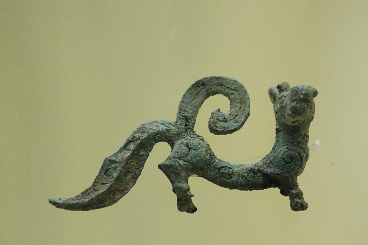 Bronze_Animal,_Sanxingdui.jpg
