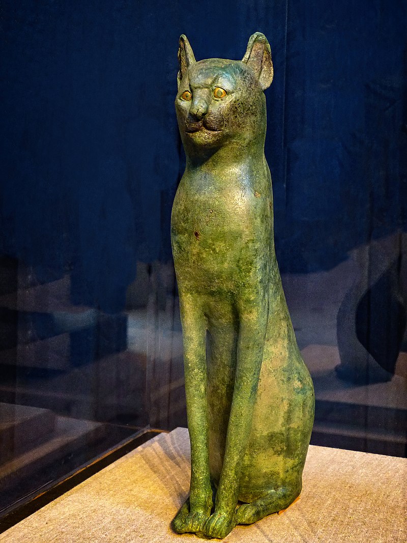 Bronze_statue_of_a_cat_with_gold_leaf_Dynasty_22_Egypt_945-712_BCE.jpg