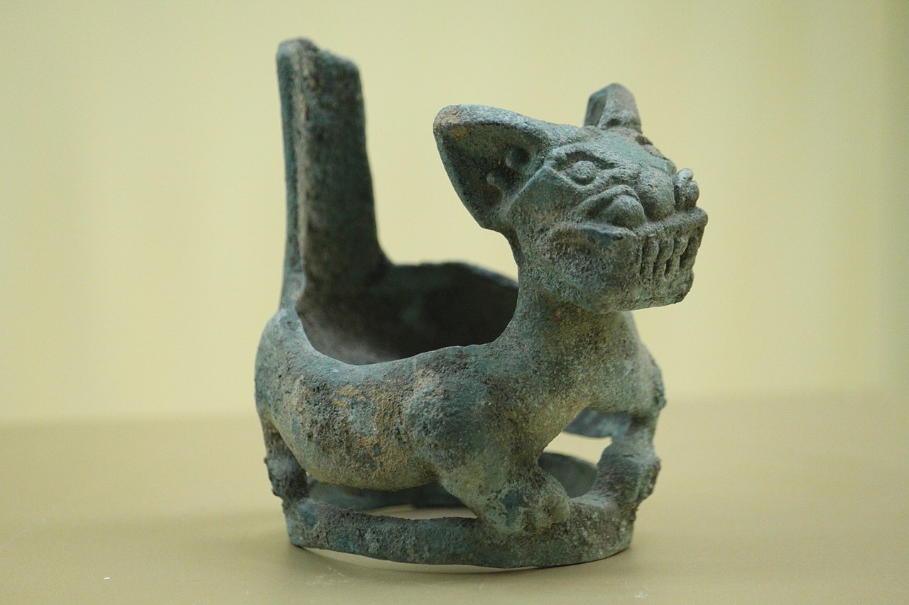 Bronze_Tiger,_Sanxingdui_(9950991805).jpg