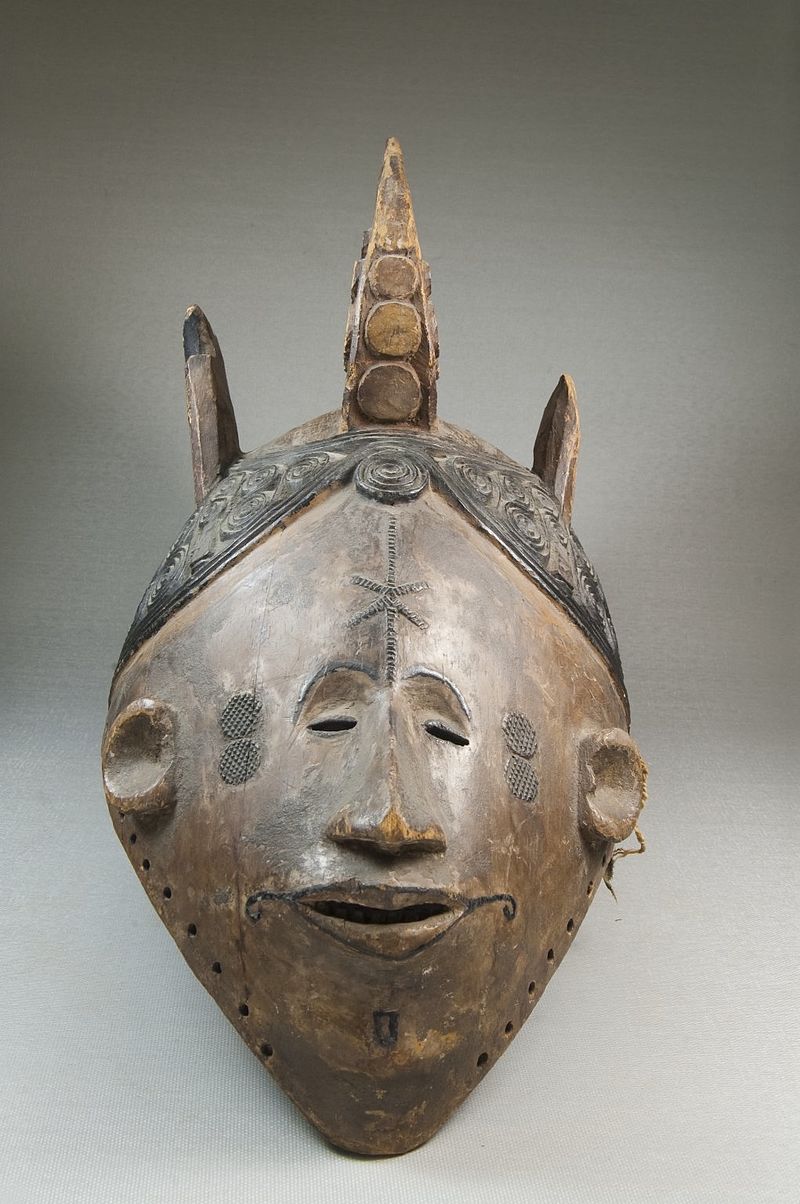 Brooklyn_Museum_22.1592_Maiden_Spirit_Mask_Agbogho_Mmuo.jpg