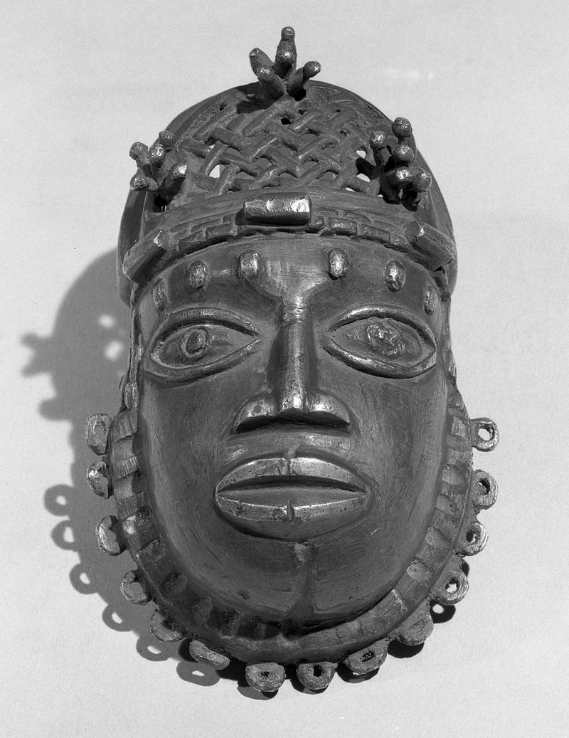 Brooklyn_Museum_23.280_Pendant_Mask_Uhunmwun-ekue.jpg