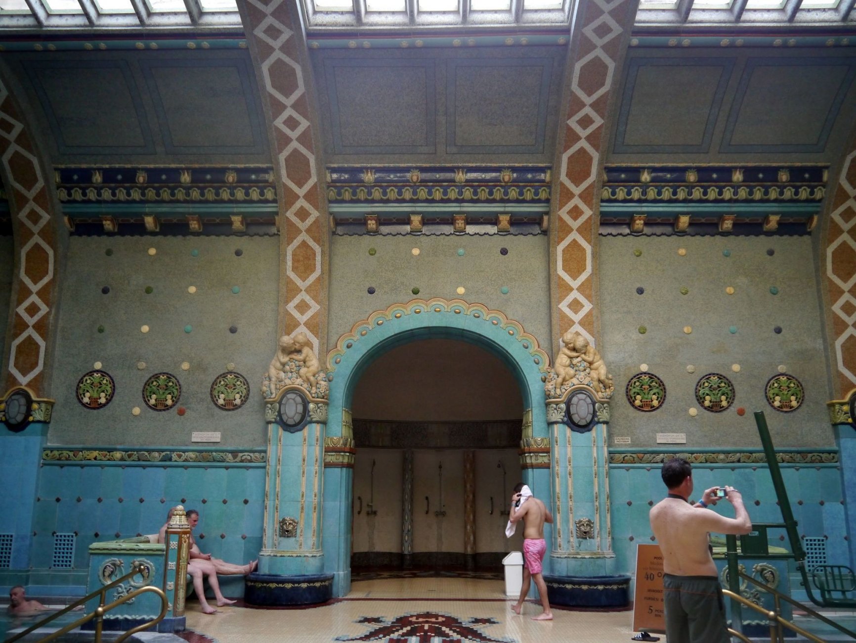Budapest_Gellértbad_Männerthermalbad_1.jpg