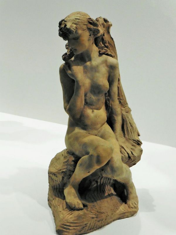 Camille_Claudel.-_Jeune_fille_à_la_gerbe,_1п886,_terre_cuite_(1).jpg