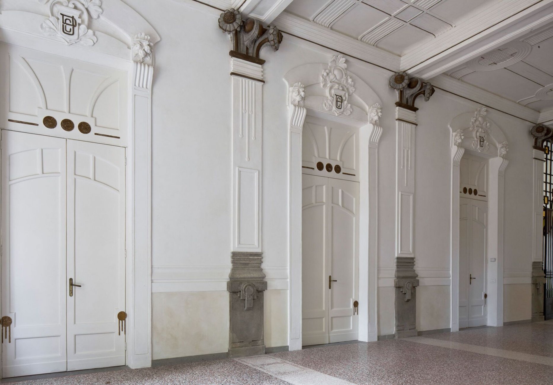 carretta-serramenti-realizzazione-finestre-in-legno-collegio-antonianum-padova-15.jpg