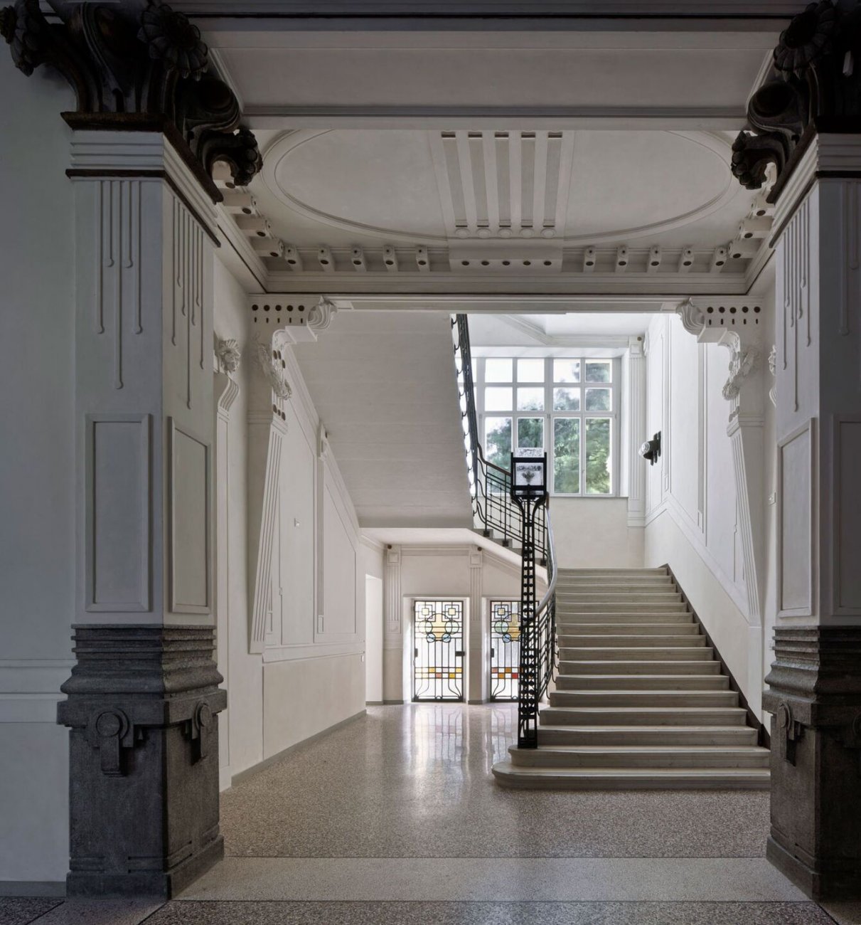 carretta-serramenti-realizzazione-finestre-in-legno-collegio-antonianum-padova-4.jpg