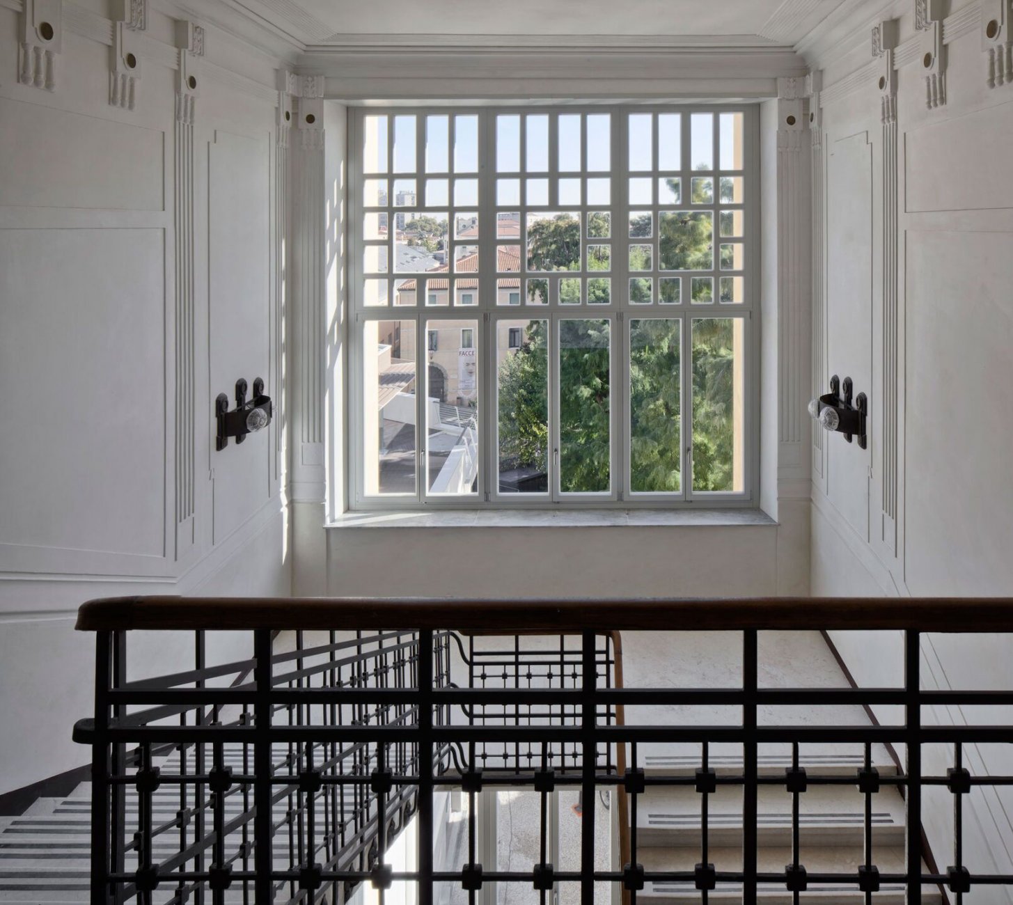 carretta-serramenti-realizzazione-finestre-in-legno-collegio-antonianum-padova-6.jpg