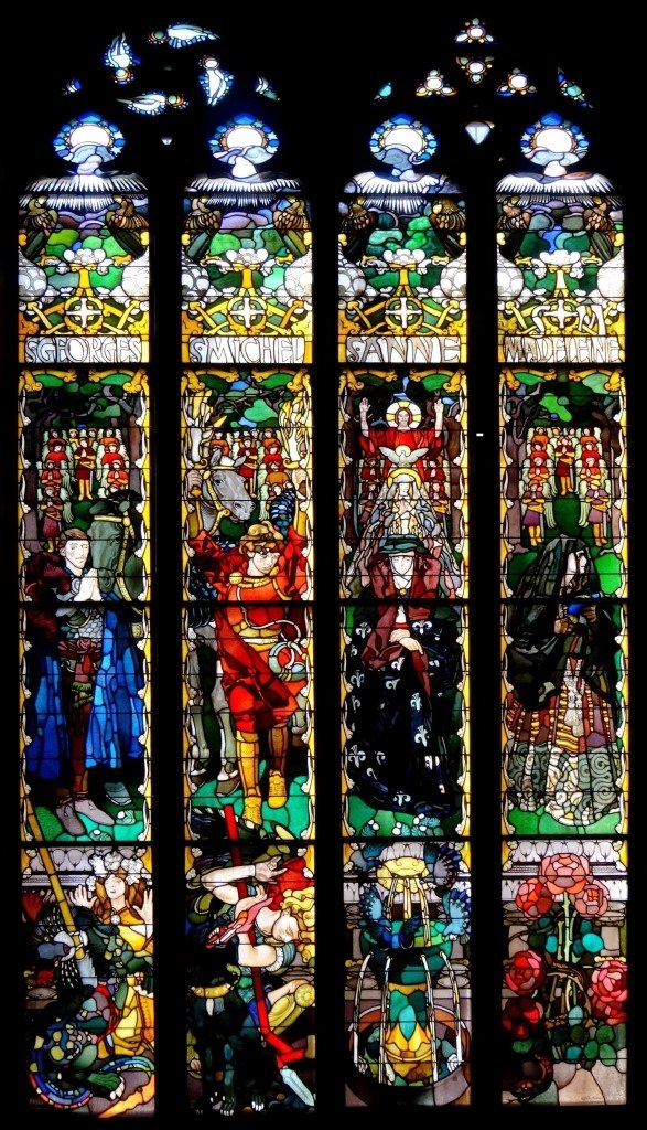 Cathedrale_vitraux_mehoffer_anne_entier.jpg