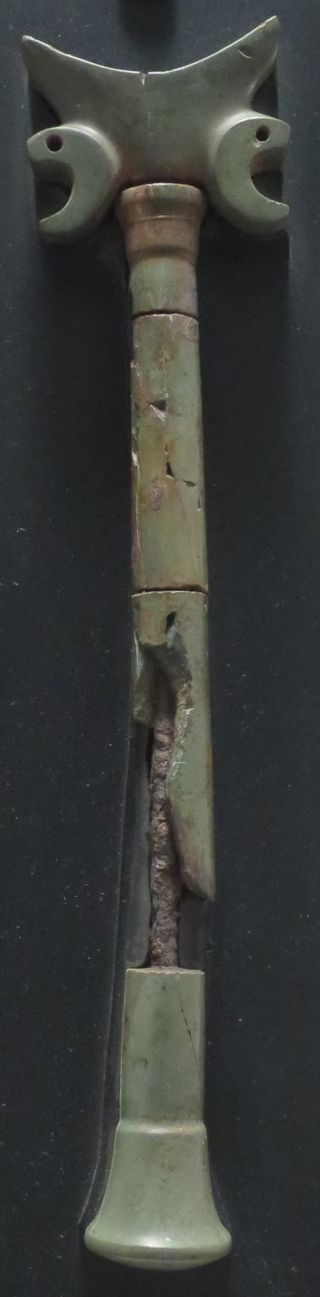 Ceremonial_object_in_shape_of_staff,_Kofun_period,_4th_century_C._E.JPG