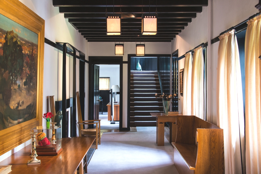 Charles-Rennie-Mackintosh-Windyhill-home-Adelto_00.jpg