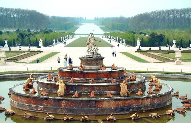Chateau-de-versailles-Rotonde.jpg