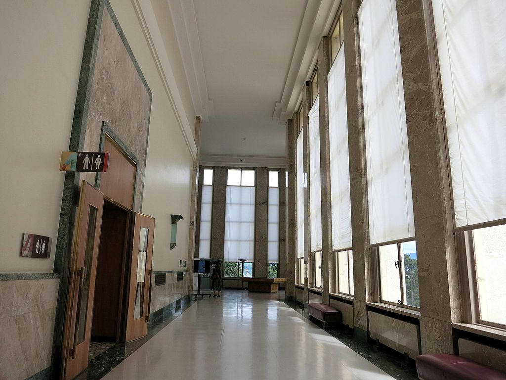 Corridor_in_Building_A_of_the_Palais_des_Nations.jpg