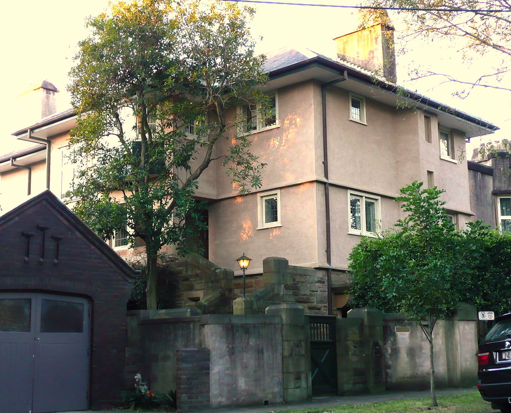 Crossways_in_Martin_Road.jpg