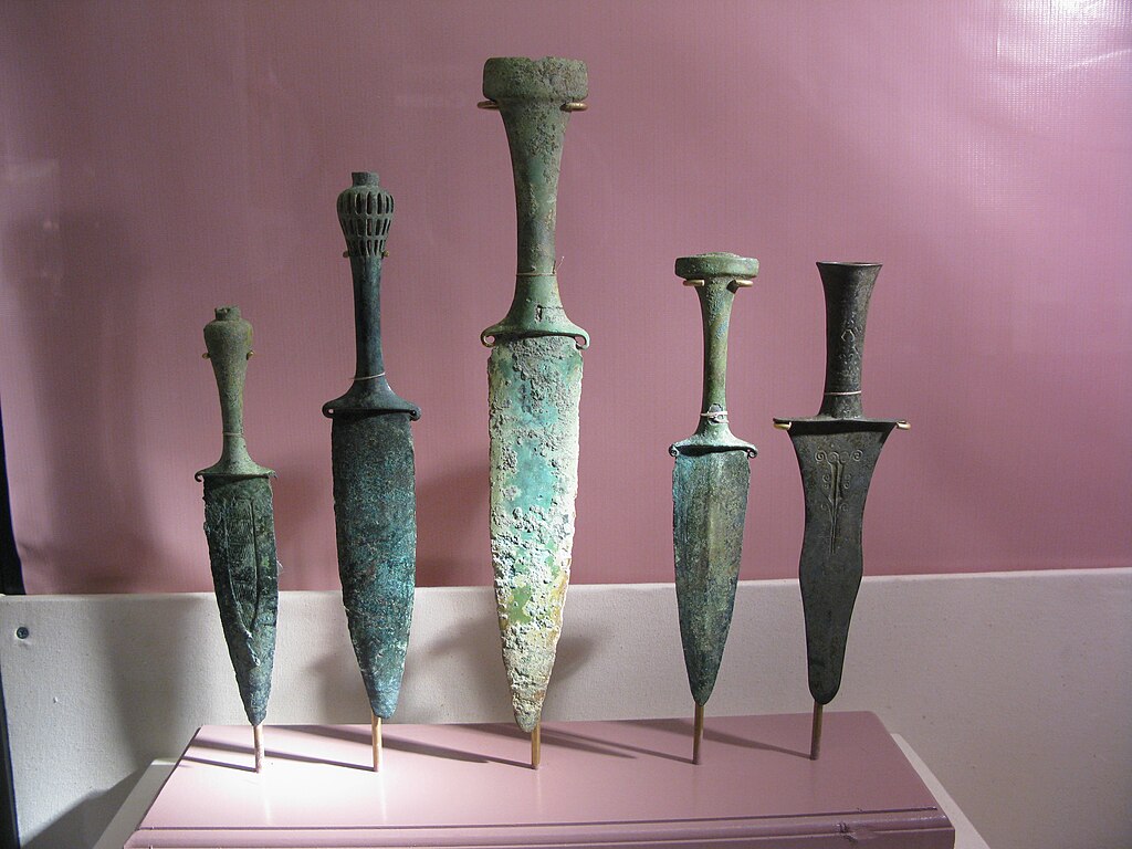 Daggers_Dong_Son_Culture.JPG