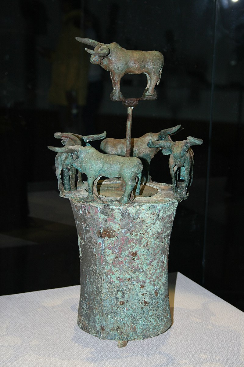 Dian_Culture_Bronze_Cowrie_Container_(9950883736).jpg
