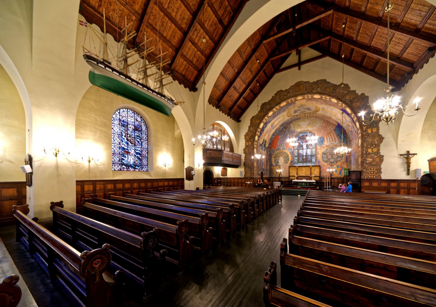 Die_Alesunder_Kirche_ist_ein_beeindruckendes_Gesamtkunstwerk._10(1).jpg