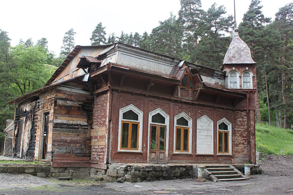 Dom-proshedshiy-ispytanie-vremenem-i-pozharom.-Abastumani-1024x683.jpg