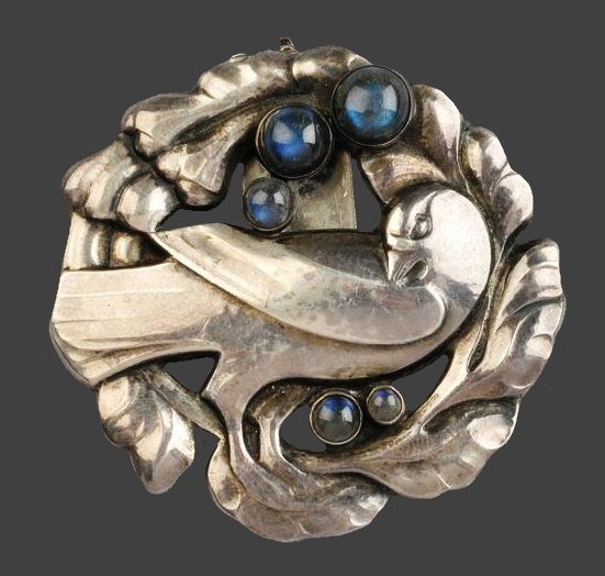 Dove-round-brooch.jpg