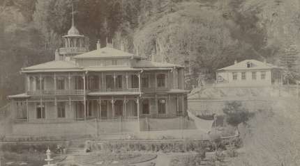 Dvorets-Velikih-knyazej-Georgiya-Aleksandrovicha-1899.jpg