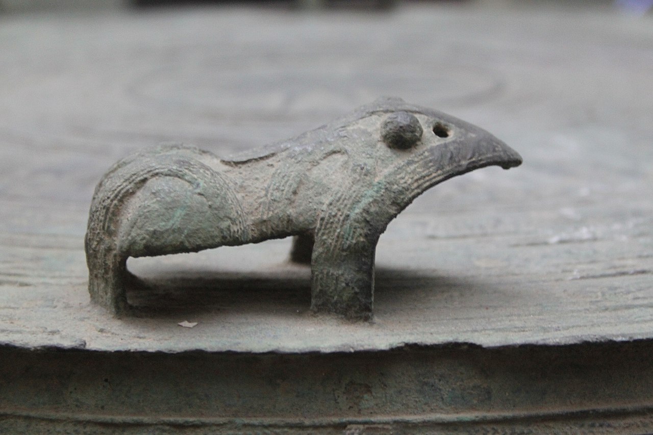 Eastern_Han_Bronze_Drum_1f.jpg