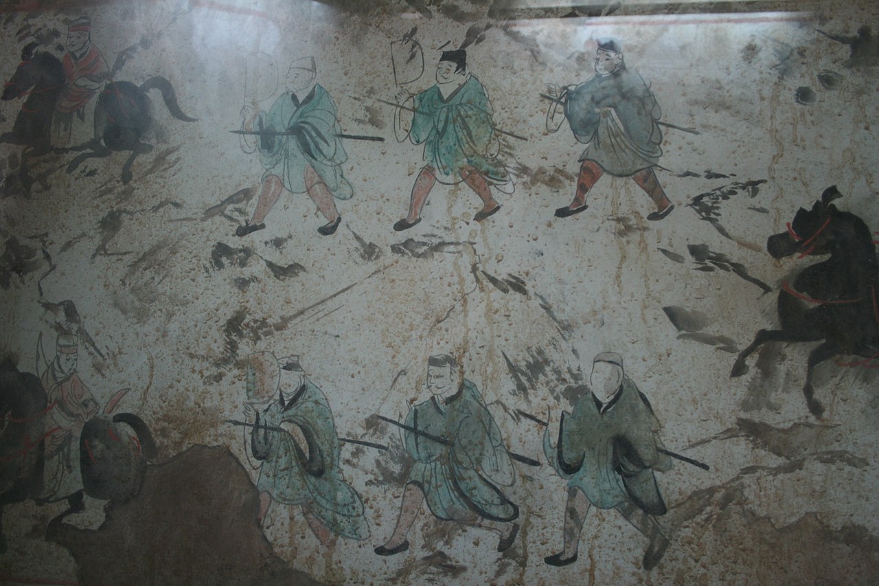 Eastern_Han_Fresco_Tomb-_9_Chariots,_70+_Men_&_50_Horses_06.jpg