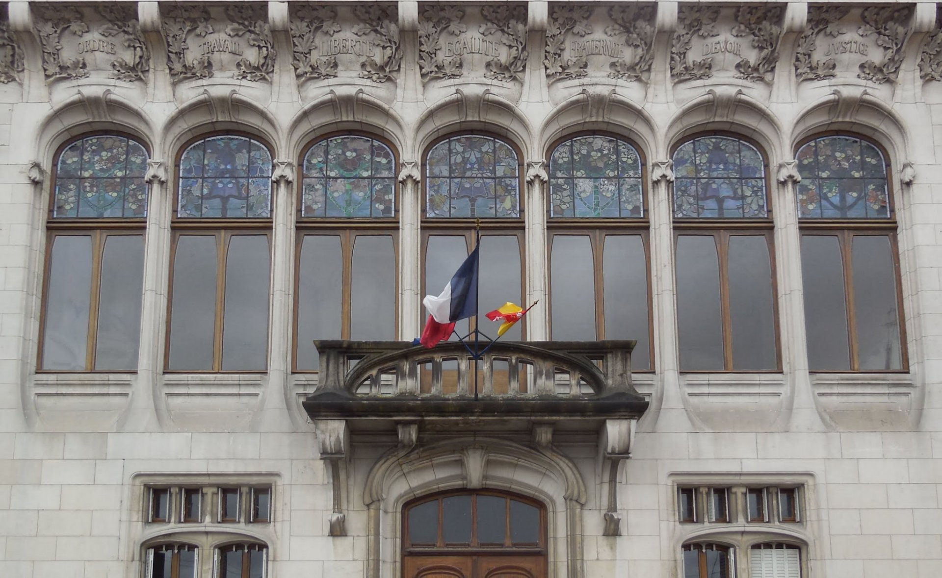 Euville, rue Jeanne d’Arc 41, hôtel de ville (Henri Gutton et Eugène Vallin 1901-09) (3).jpg