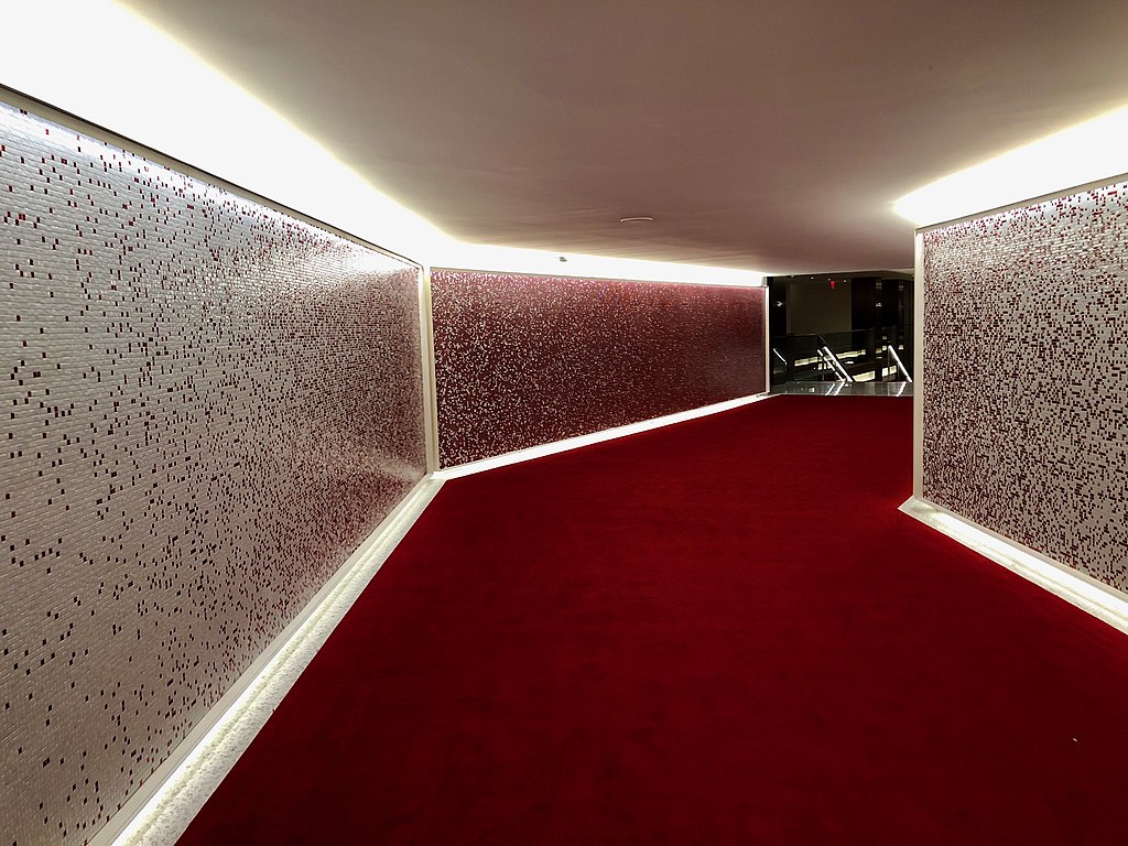 Events_Center,_TWA_Hotel,_John_F._Kennedy_Interna.jpg