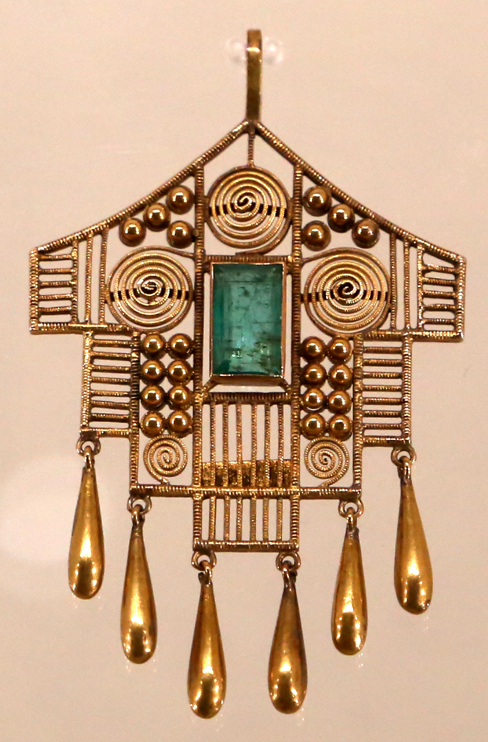 Frantza_anyz,_spilla_in_oro_e_smeraldo,_1900_ca.jpg