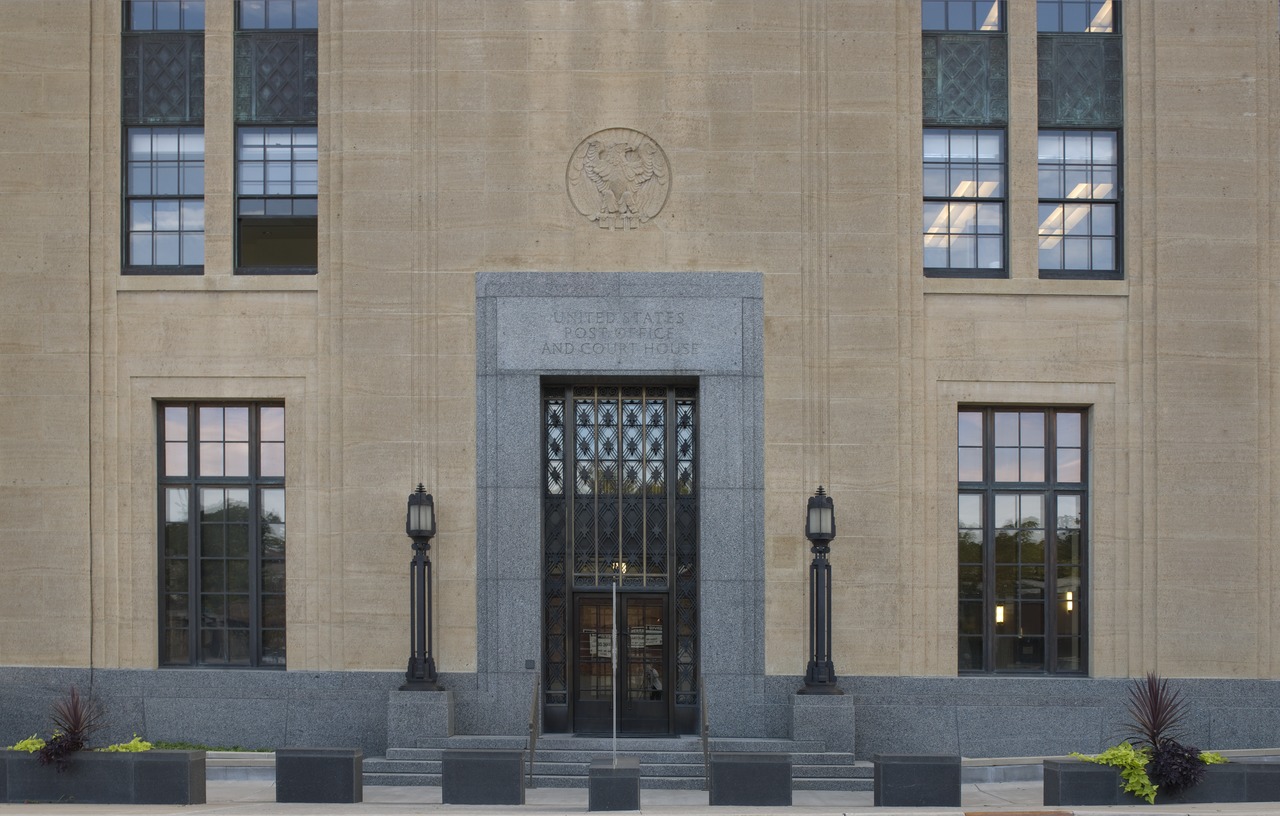Front_entrance,_United_States_Courthouse,_Davenport,_Iowa_LCCN2010719163.tif.jpg