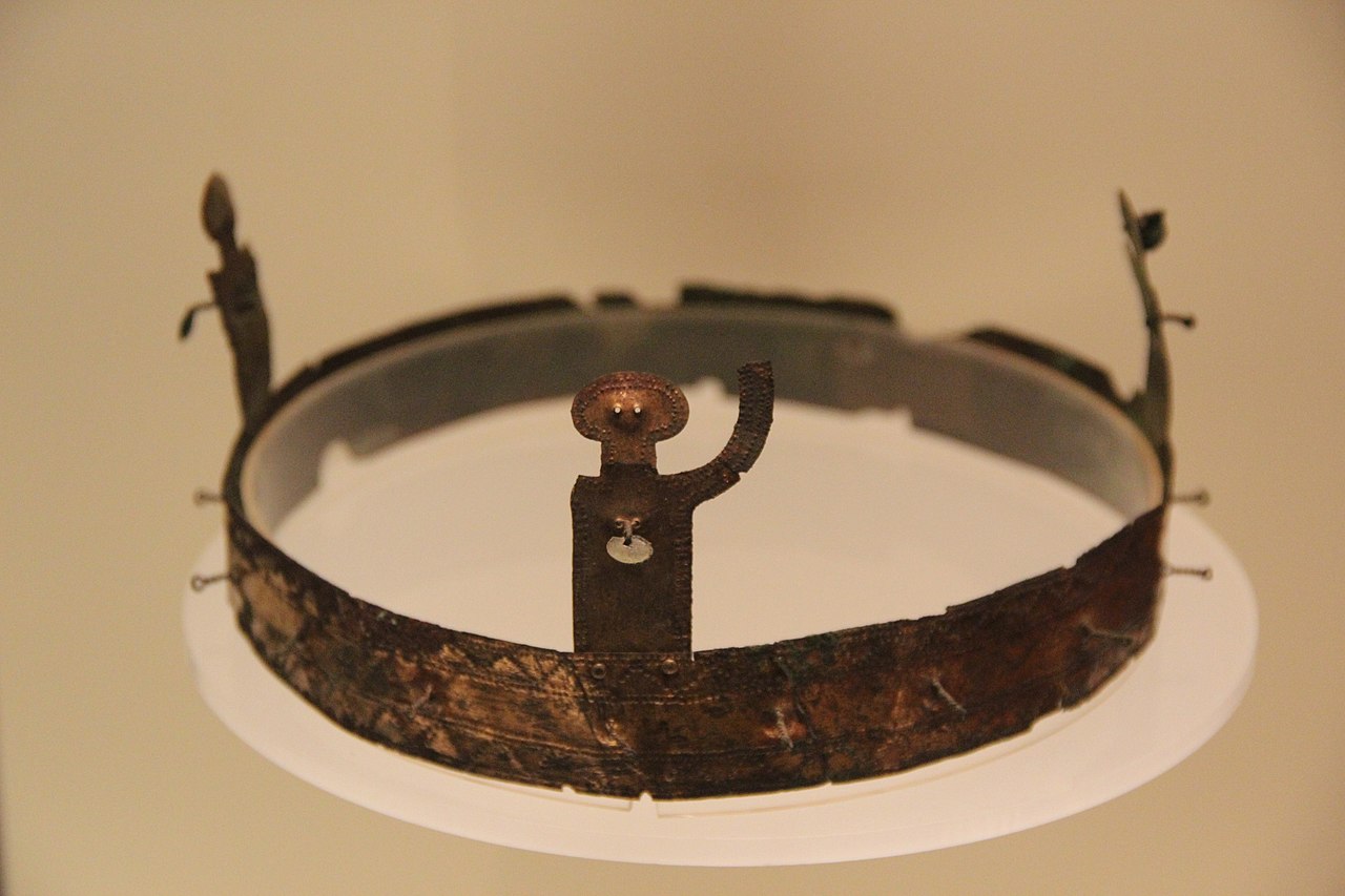 Gaya_Confederacy_Gilt_Bronze_Crown_02.jpg