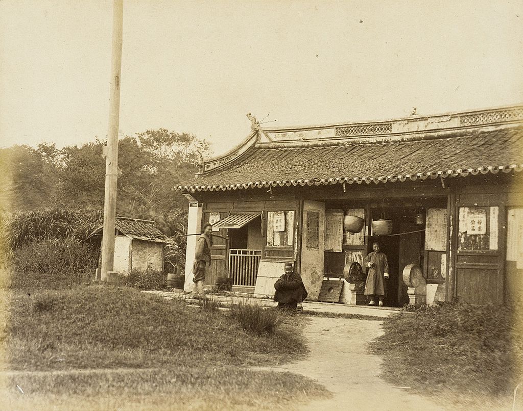 General_Store-Office_in_City_of_Song_Tiang,_Province_of_Wu_LACMA_M.83.302.58.jpg