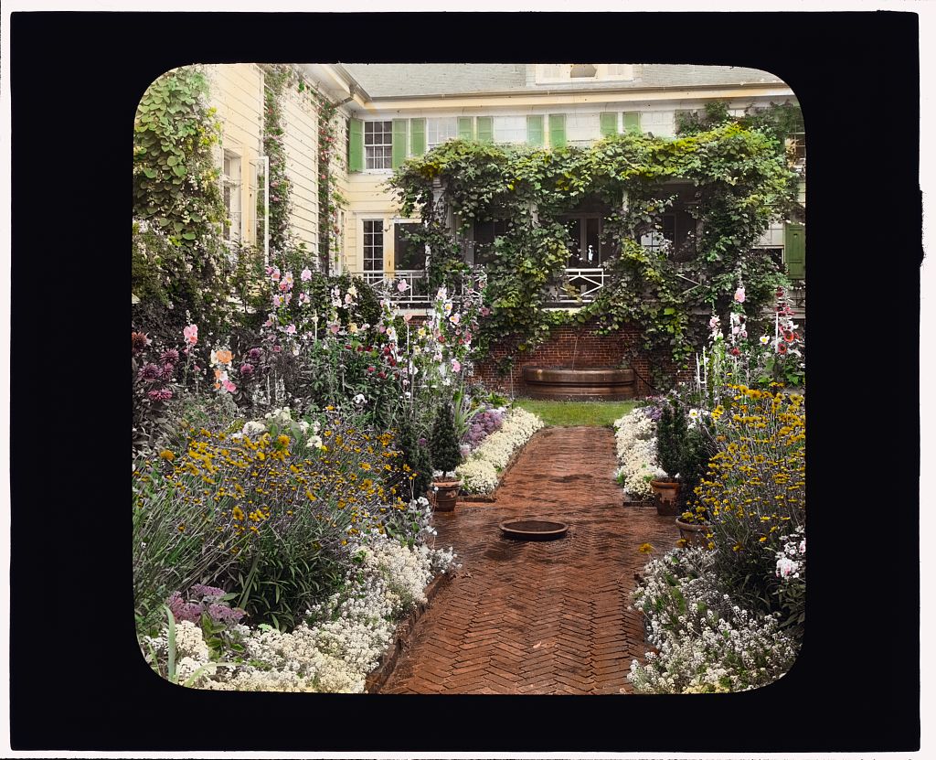 George_Warrington_Curtis_house,_Southampton,_New_York._LOC_7535966798.jpg
