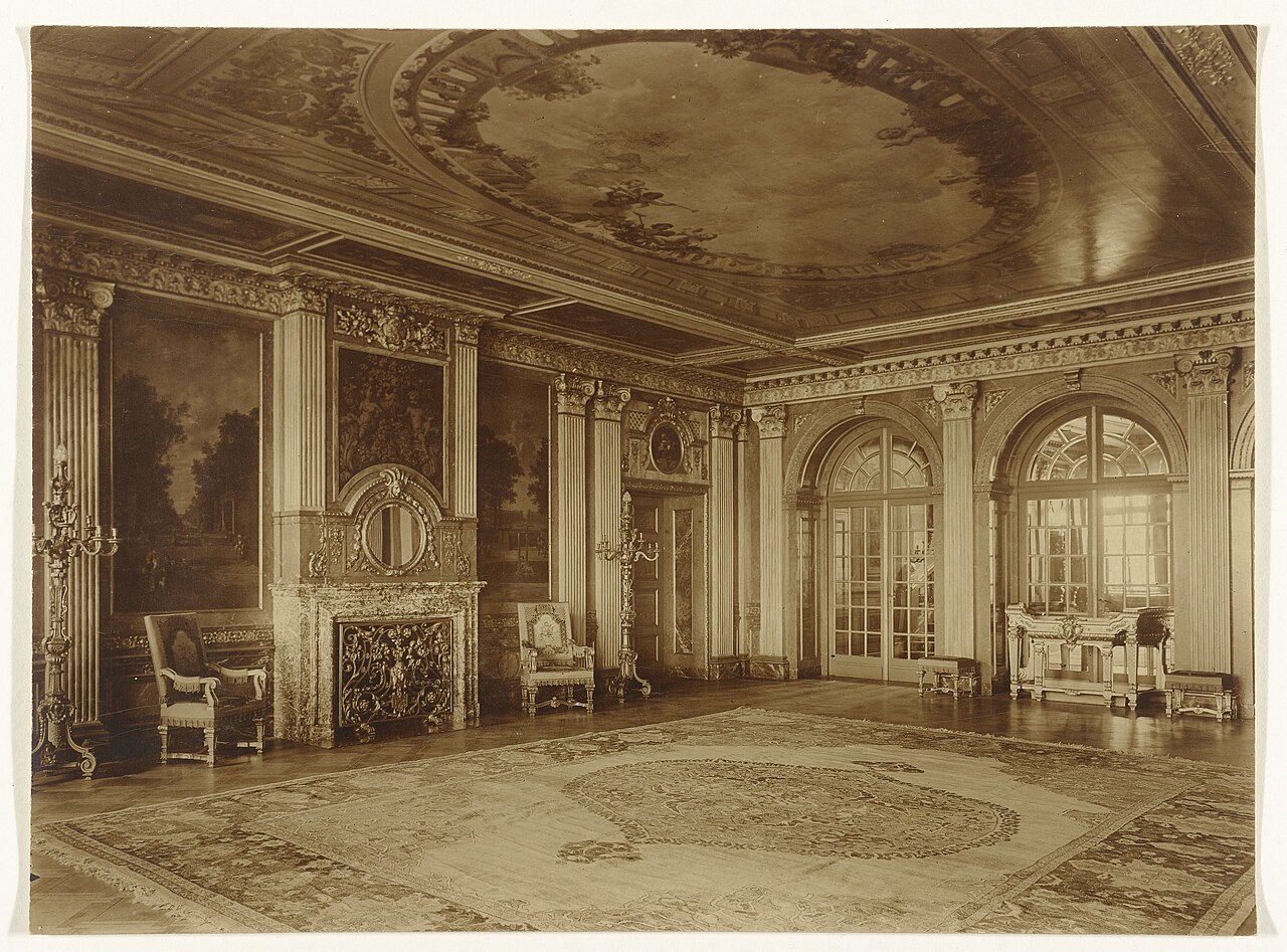 Gezicht_in_de_vestibule_van_Paleis_Het_Loo_in_Apeldoorn,_RP-F-2000-11-265.jpg