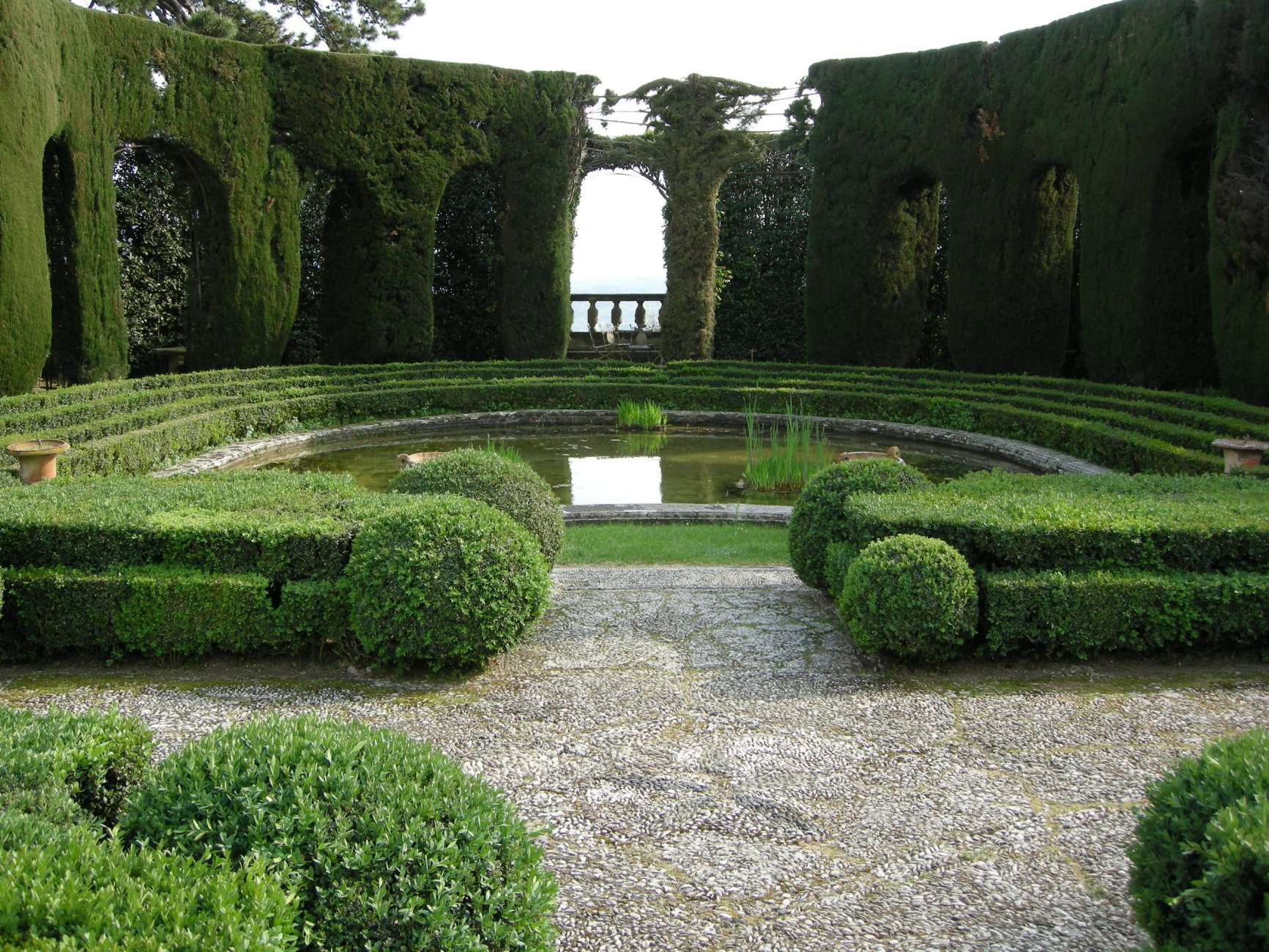 Giardino_di_villa_gamberaia,_parterre_d'acqua,_emiciclo_01.jpg