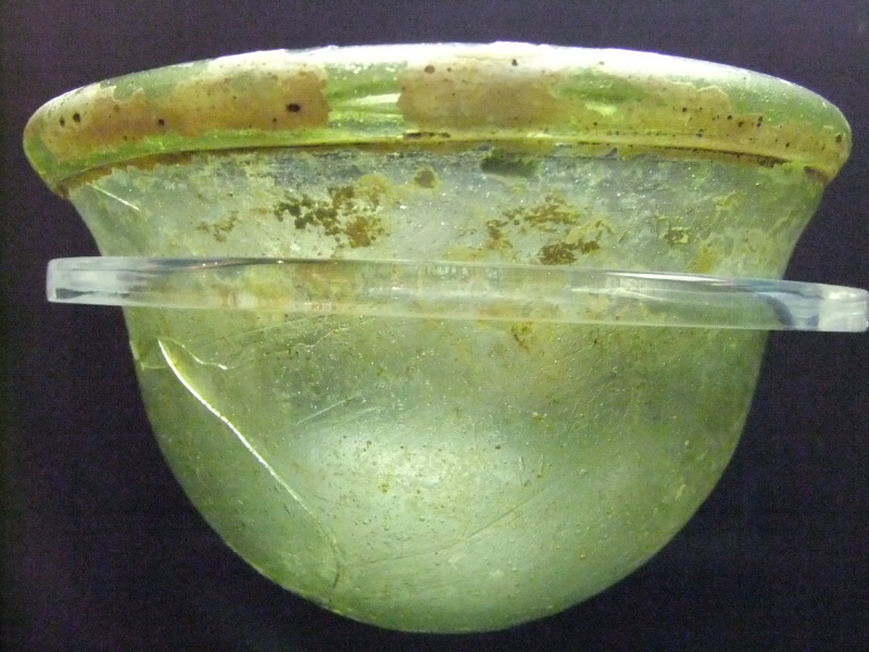 Glass_palm_cup,_World_Museum_Liverpool.jpg
