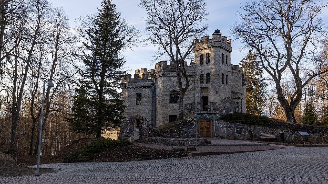 Glehn_Castle_-_Apr_28,_2021.jpg