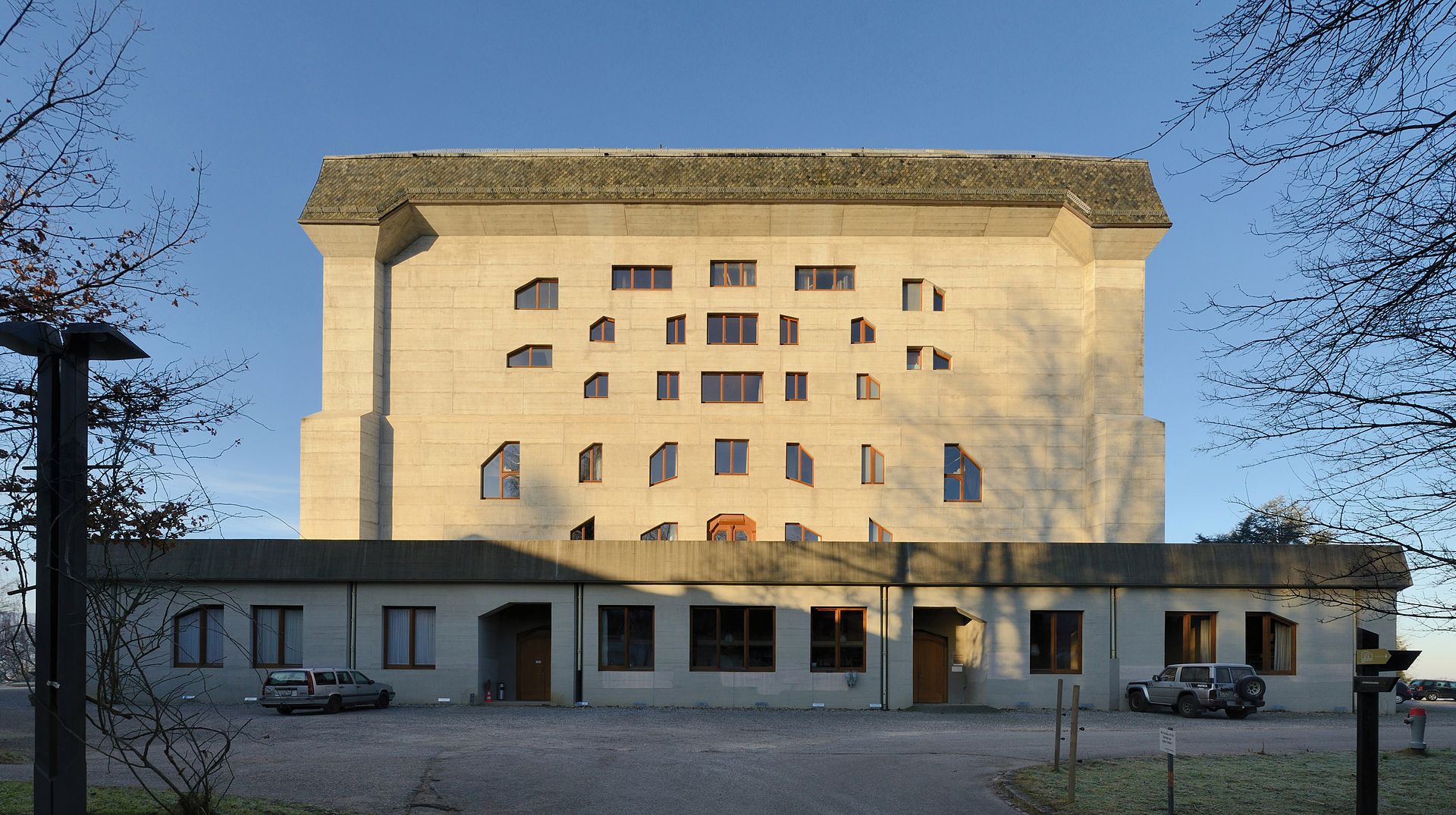 Goetheanum_im_Winter_von_Osten.jpg