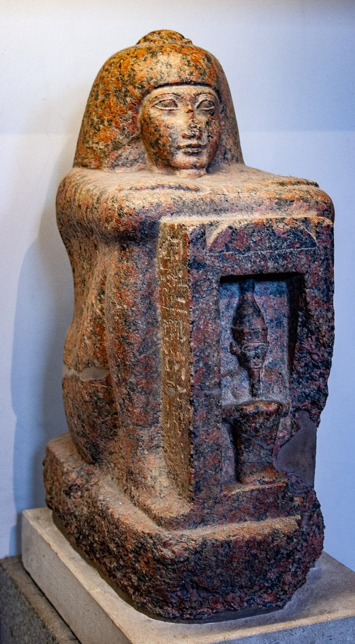 Granite_statue_of_Ankh-khered-nefer.jpg