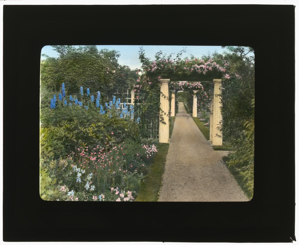 Hammersmith_Farm,__Hugh_Dudley_Auchincloss_house,_Harrison_Avenue,_Newport,_Rhode_Island._.jpg