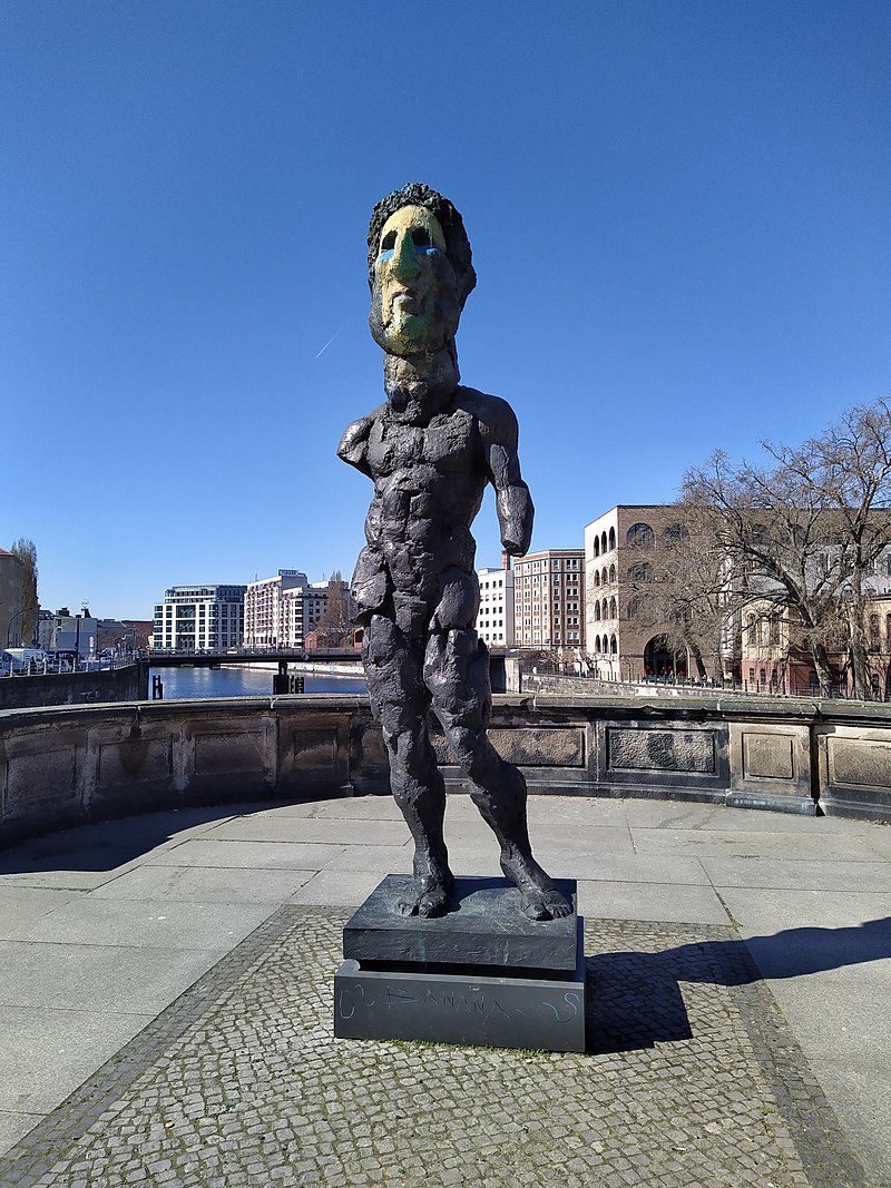 Hektor_(Markus_Lüpertz)_Monbijoubrücke_Berlin-Mitte.jpg