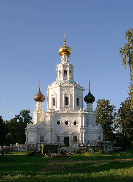 HolyTrinityChurch_TroitseLykovo2в.JPG