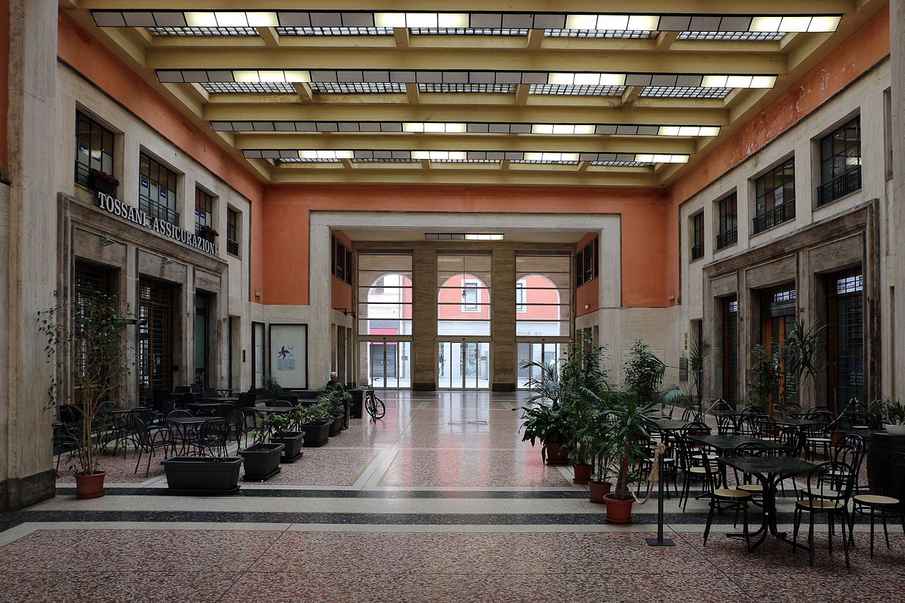 Imola,_ex-casa_del_fascio,_1933-36,_interno_01.jpg