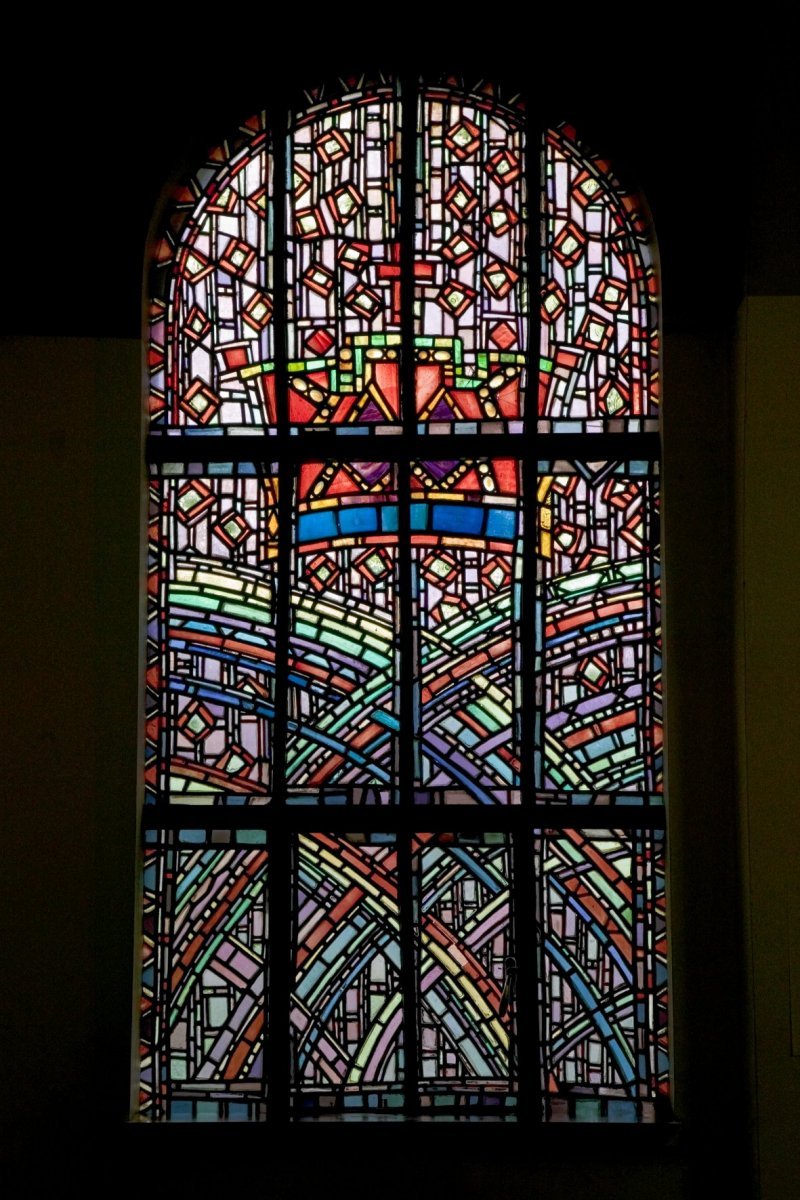 Interieur,_glas-in-lood_venster_in_voormalige_kapel_-_Rotterdam_-_20409738_-_RCE.jpg