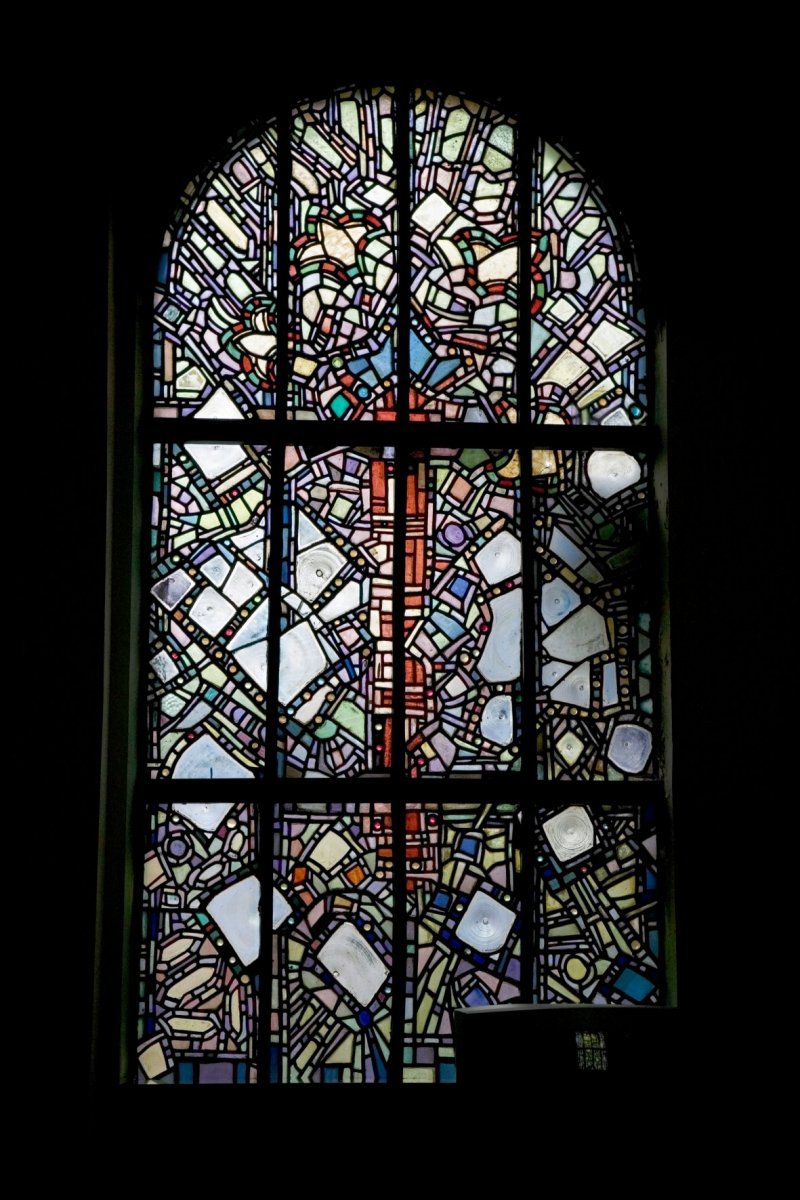 Interieur,_glas-in-lood_venster_in_voormalige_kapel_-_Rotterdam_-_20409739_-_RCE.jpg