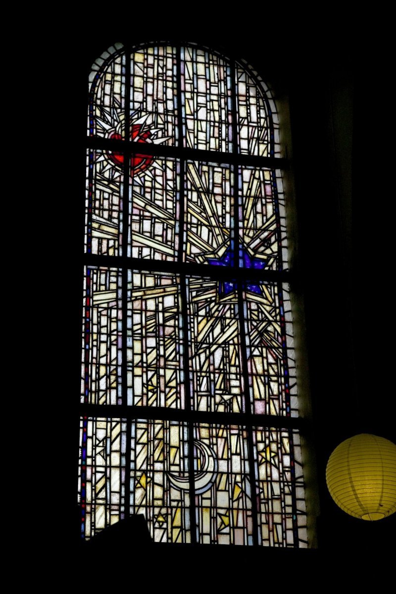 Interieur,_glas-in-lood_venster_in_voormalige_kapel_-_Rotterdam_-_20409740_-_RCE.jpg