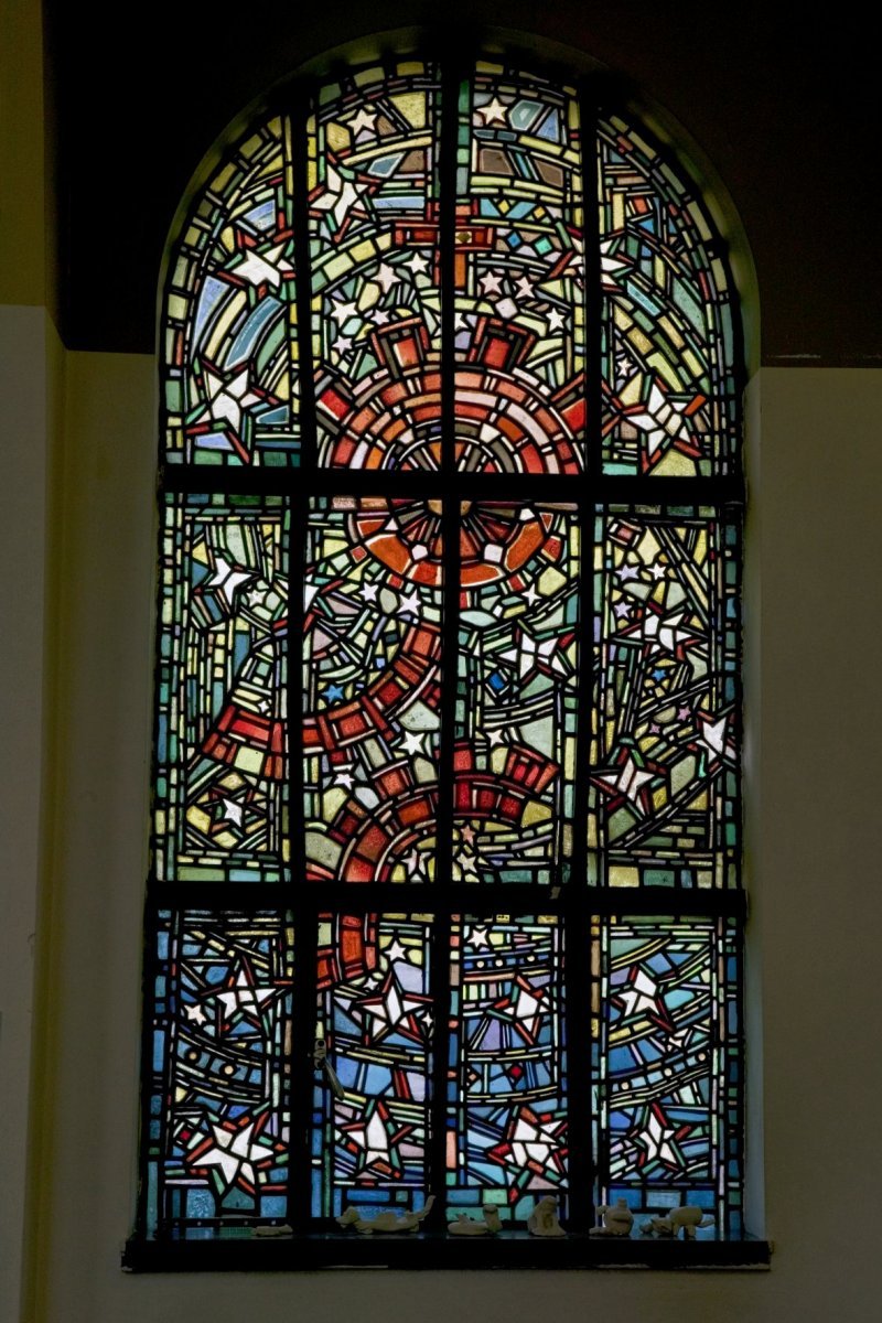 Interieur,_glas-in-lood_venster_in_voormalige_kapel_-_Rotterdam_-_20409745_-_RCE.jpg
