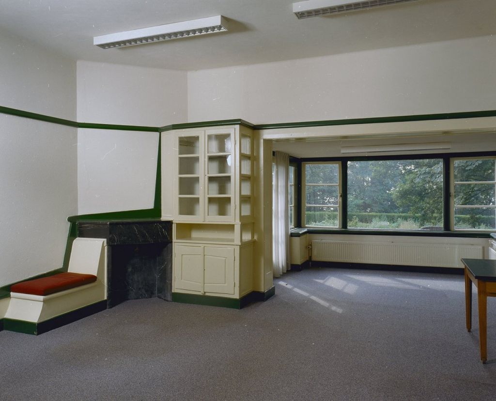 Interieur,overzicht_hoogleraarwoonkamer_met_hoekmeubel_en_wandk_Wageningen_-.jpg