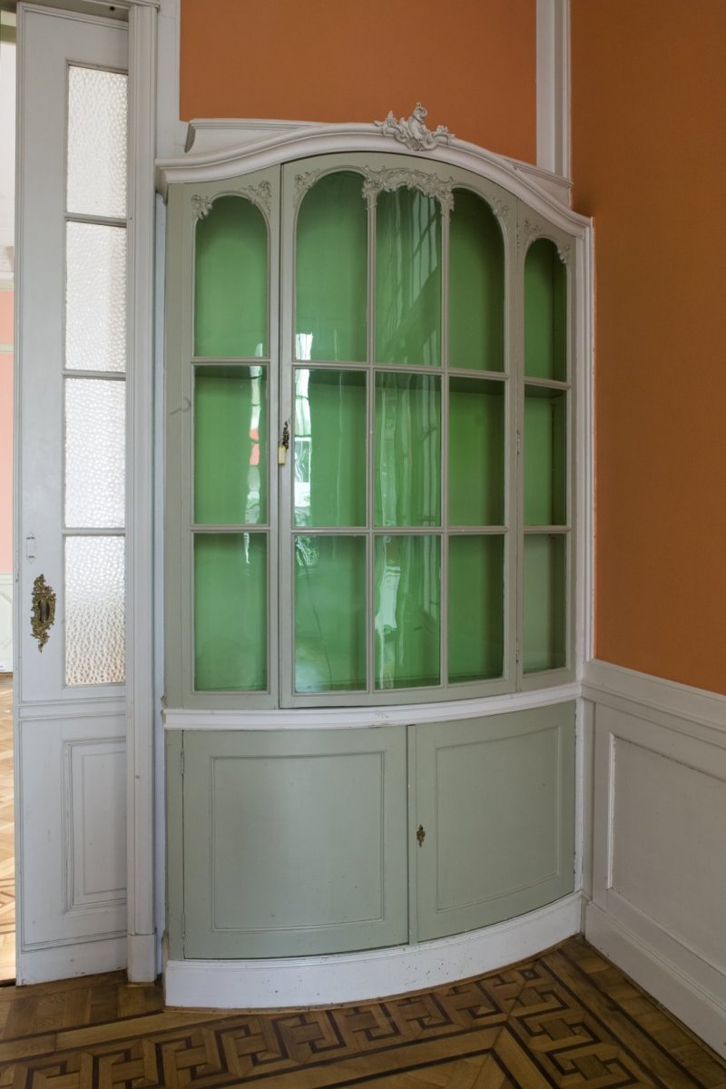 Interieur_villa,_half_ronde_kast_met_glazen_deur_-_Rotterdam_-_20409733_-_RCE.jpg