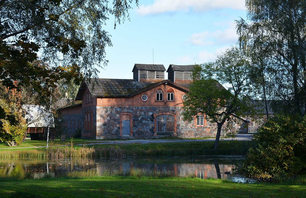 Jäneda_mõisa_tall.JPG
