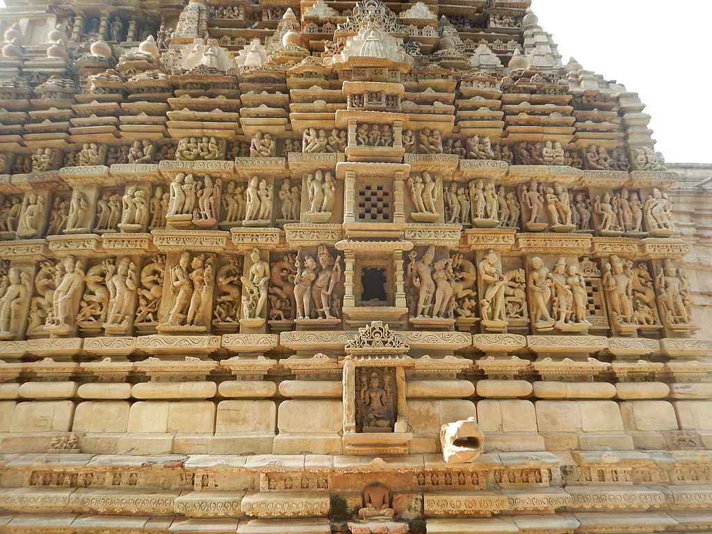 Jain_group_of_temples_-_Khajuraho_16.jpg