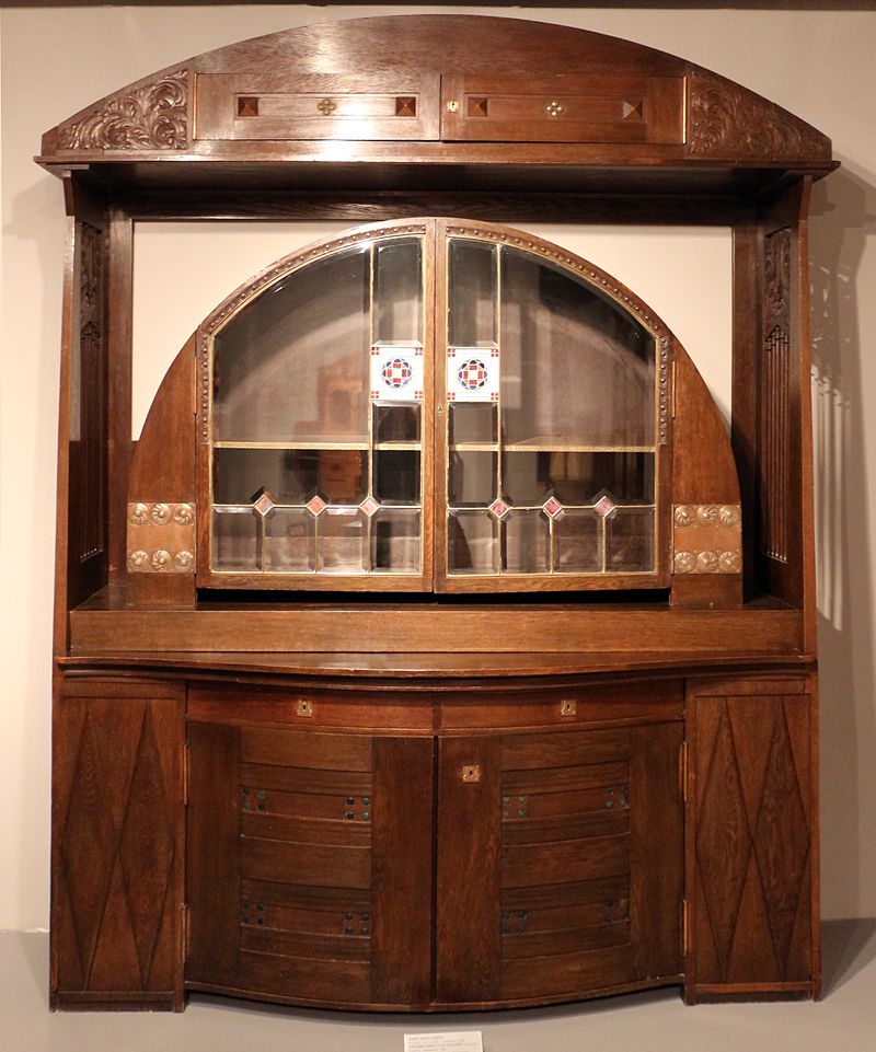 Joseph_maria_olbrich_per_hofmöbelfabrik_julius_glückert,_credenza_in_rovere,_darmstad_1902,_01.jpg